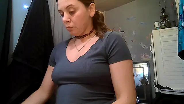 Snapshot of ShysluutGia chatting on 10-14-25, 10:16 ShysluutGia online show from 10-14-25, 10:16