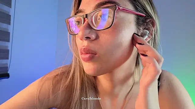 Snapshot of Carolblonde chatting on 07-11-26, 05:30 Carolblonde online show from 07-11-26, 05:30