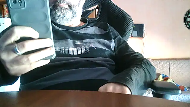 Snapshot of lanata chatting on 03-20-25, 10:10 lanata online show from 03-20-25, 10:10