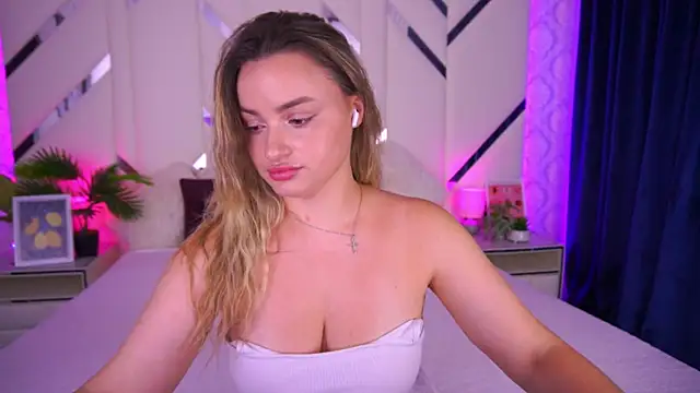 LindsieGreyy online show from 09-23-25, 05:58