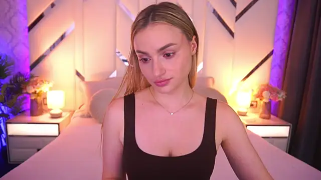 LindsieGreyy online show from 06-18-26, 12:10