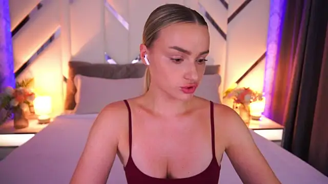 LindsieGreyy online show from 07-14-26, 01:17