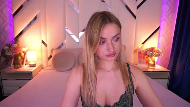 LindsieGreyy online show from 05-10-26, 12:53