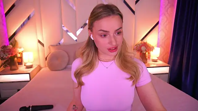 LindsieGreyy online show from 05-03-26, 06:29