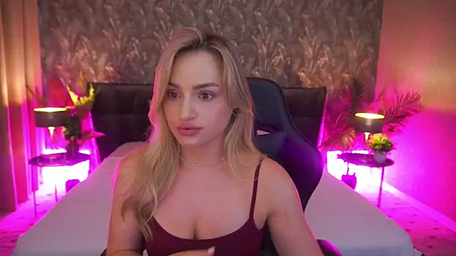 LindsieGreyy online show from 07-05-26, 01:07