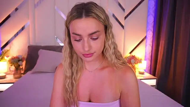 LindsieGreyy online show from 07-18-26, 11:52