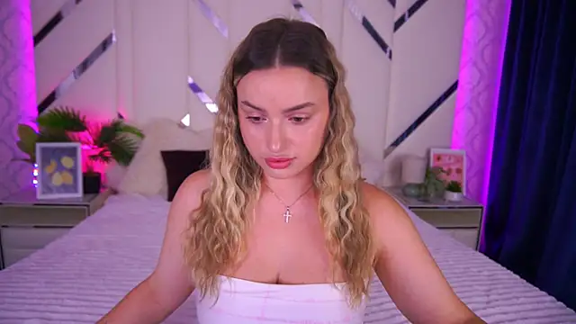 LindsieGreyy online show from 09-22-25, 06:30