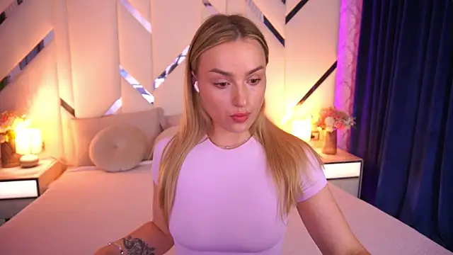 LindsieGreyy online show from 06-11-26, 12:02