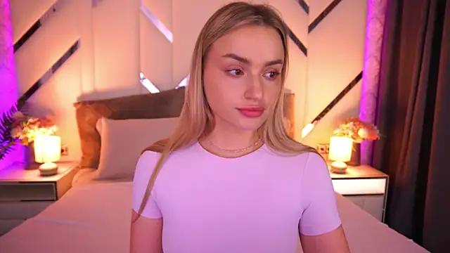 LindsieGreyy online show from 06-25-26, 12:32