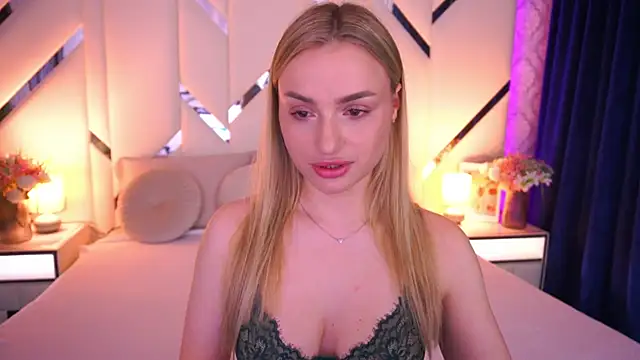 LindsieGreyy online show from 05-25-26, 06:56