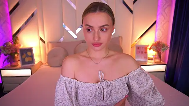 LindsieGreyy online show from 05-13-26, 12:56