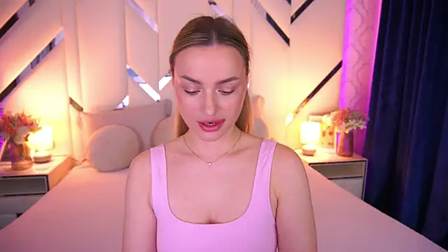 LindsieGreyy online show from 05-18-26, 07:02