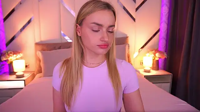LindsieGreyy online show from 06-21-26, 12:22