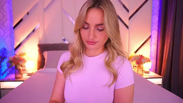 LindsieGreyy online show from 07-04-26, 01:04