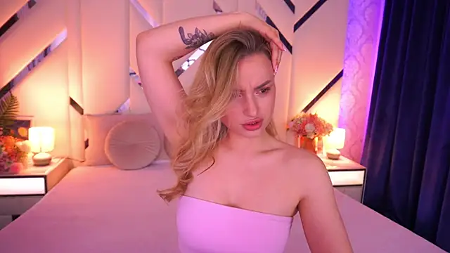 LindsieGreyy online show from 04-30-26, 12:45