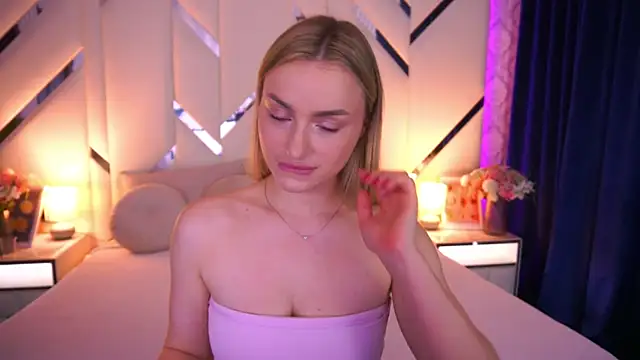 LindsieGreyy online show from 06-05-26, 02:12