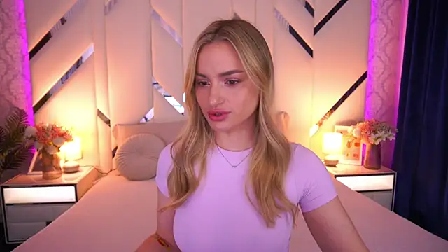 LindsieGreyy online show from 05-24-26, 06:13
