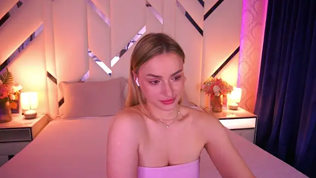 LindsieGreyy online show from 05-04-26, 12:30