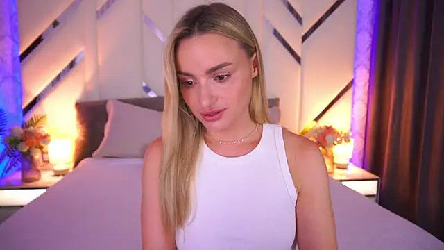 LindsieGreyy online show from 07-11-26, 01:00