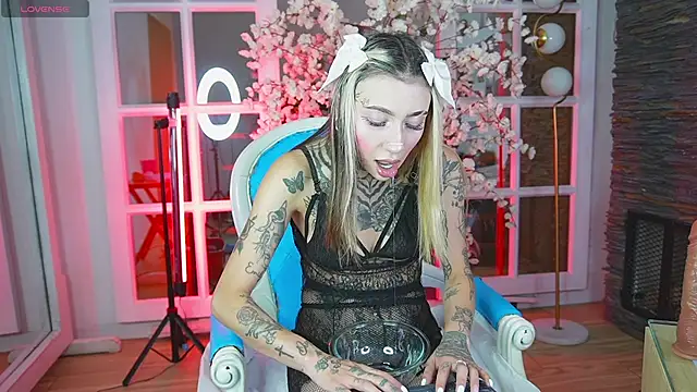 miss   angel online show from 04-14-26, 11:15