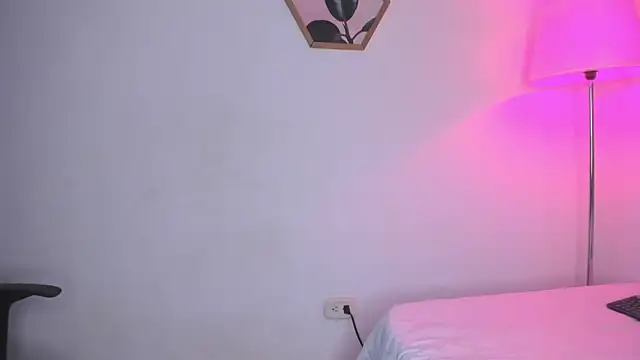 Dhalila  online show from 12-17-25, 01:16