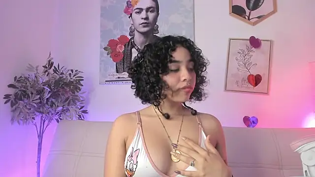 Snapshot of Dhalila_ chatting on 02-26-25, 01:57 Dhalila online show from 02-26-25, 01:57
