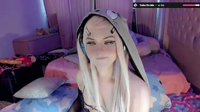 Snapshot of Angelica_Reborn chatting on 05-17-26, 01:22 Angelica Reborn online show from 05-17-26, 01:22