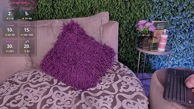 emmiily z online show from 03-17-25, 10:40