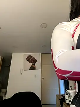 KarolVega- online show from 10-31-25, 02:57