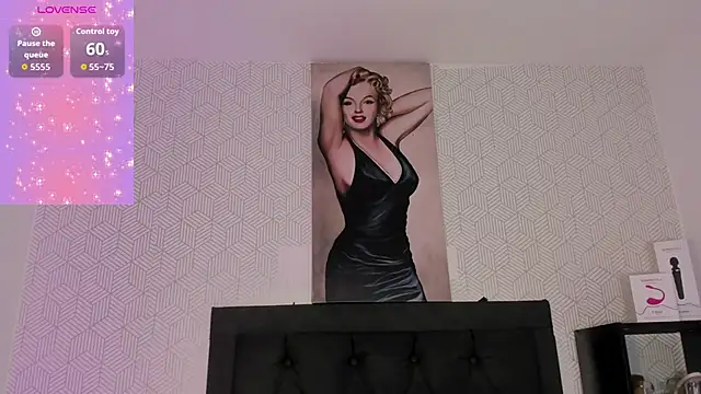 Selena fox7 online show from 12-05-25, 04:22