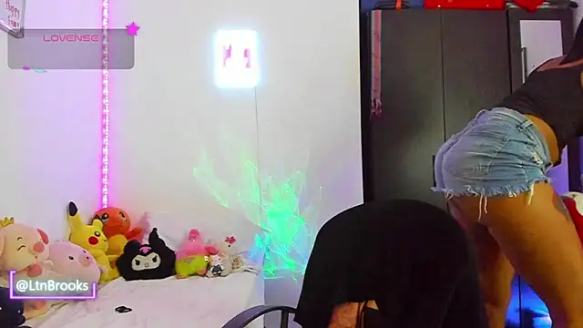 Annaa Brooks online show from 10-26-25, 04:24