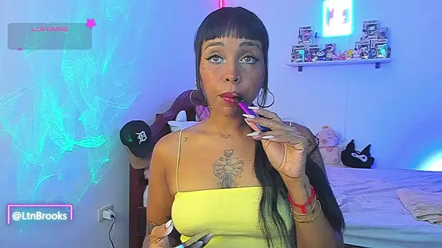 Annaa Brooks online show from 11-30-25, 05:19