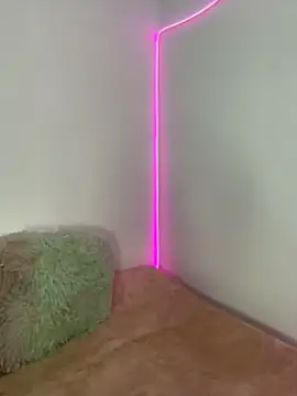 Lynda Bonnie online show from 04-11-26, 01:15