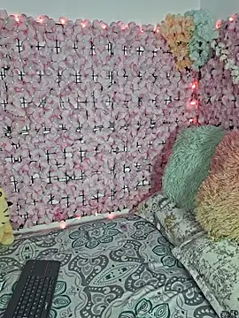 Lynda Bonnie online show from 02-05-26, 02:02