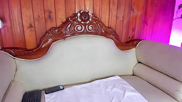 Lynda Bonnie online show from 09-29-25, 02:01