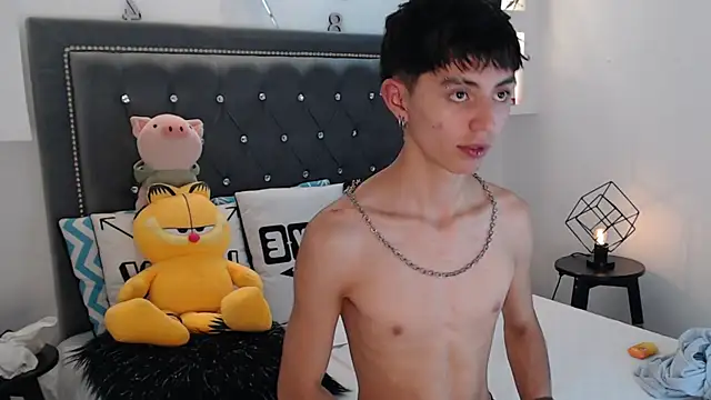 Snapshot of MaikyCooper chatting on 03-21-25, 03:55 MaikyCooper online show from 03-21-25, 03:55