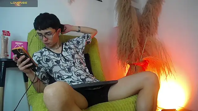 Snapshot of MaikyCooper chatting on 09-10-25, 03:55 MaikyCooper online show from 09-10-25, 03:55