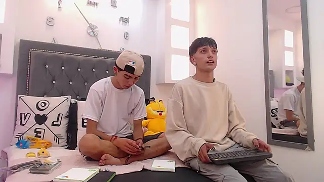 Snapshot of MaikyCooper chatting on 03-08-25, 04:23 MaikyCooper online show from 03-08-25, 04:23