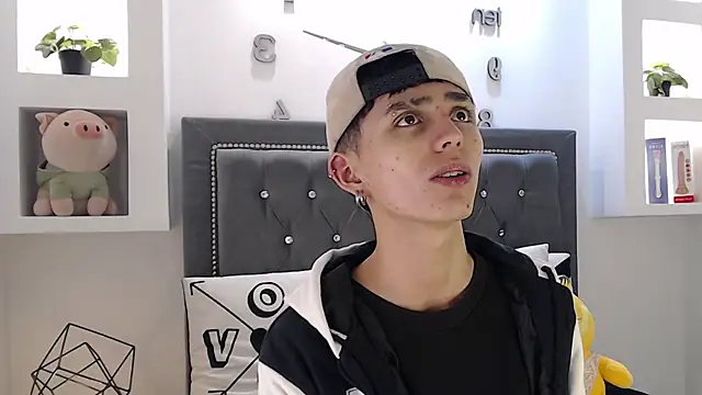 Snapshot of MaikyCooper chatting on 03-18-25, 05:56 MaikyCooper online show from 03-18-25, 05:56