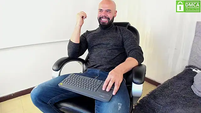 Luke Diaz7 online show from 12-21-25, 07:10