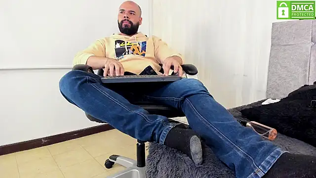 Luke Diaz7 online show from 12-20-25, 04:37