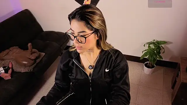 Maryybellax online show from 04-06-26, 12:06