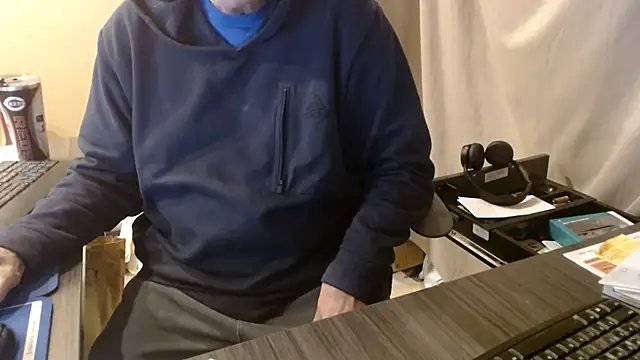 Snapshot of olderandwiser2 chatting on 11-23-25, 04:33 olderandwiser2 online show from 11-23-25, 04:33