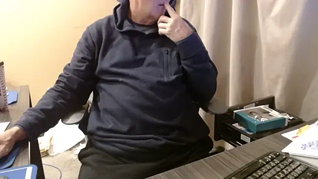 Snapshot of olderandwiser2 chatting on 11-12-25, 05:11 olderandwiser2 online show from 11-12-25, 05:11