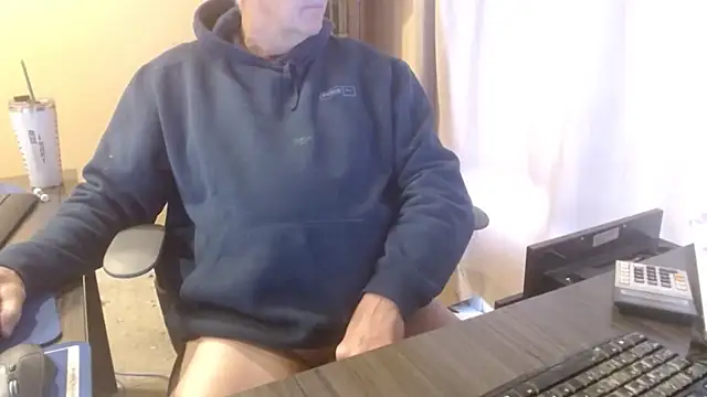 Snapshot of olderandwiser2 chatting on 12-18-25, 03:05 olderandwiser2 online show from 12-18-25, 03:05