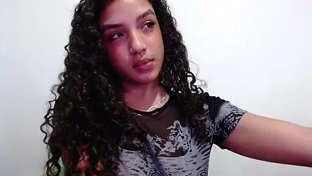 Snapshot of Majo_BigTits chatting on 09-14-25, 08:15 Majo BigTits online show from 09-14-25, 08:15