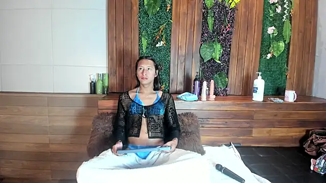 Georgina Palacios  online show from 12-14-25, 03:35