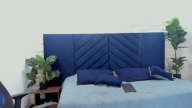 Snapshot of Georgina_Palacios_ chatting on 02-20-25, 10:05 Georgina Palacios  online show from 02-20-25, 10:05