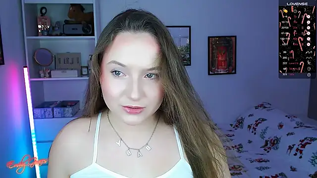 Snapshot of EmilyxxGraces chatting on 12-20-25, 08:44 EmilyxxGraces online show from 12-20-25, 08:44