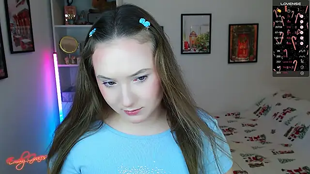 Snapshot of EmilyxxGraces chatting on 12-19-25, 08:44 EmilyxxGraces online show from 12-19-25, 08:44